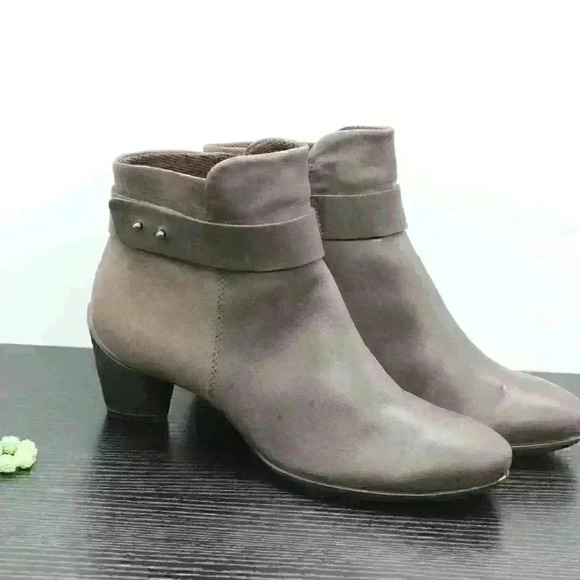 Ecco Women's Taupe Leather Side Zip Up Ankle Boots - Picture 2 of 11